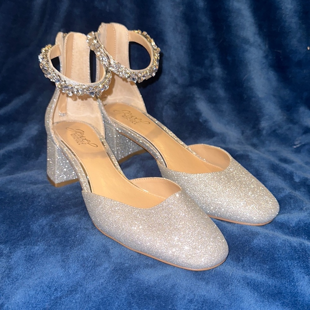 New! Badgley Mischka Jewel bedazzled block heel size 9